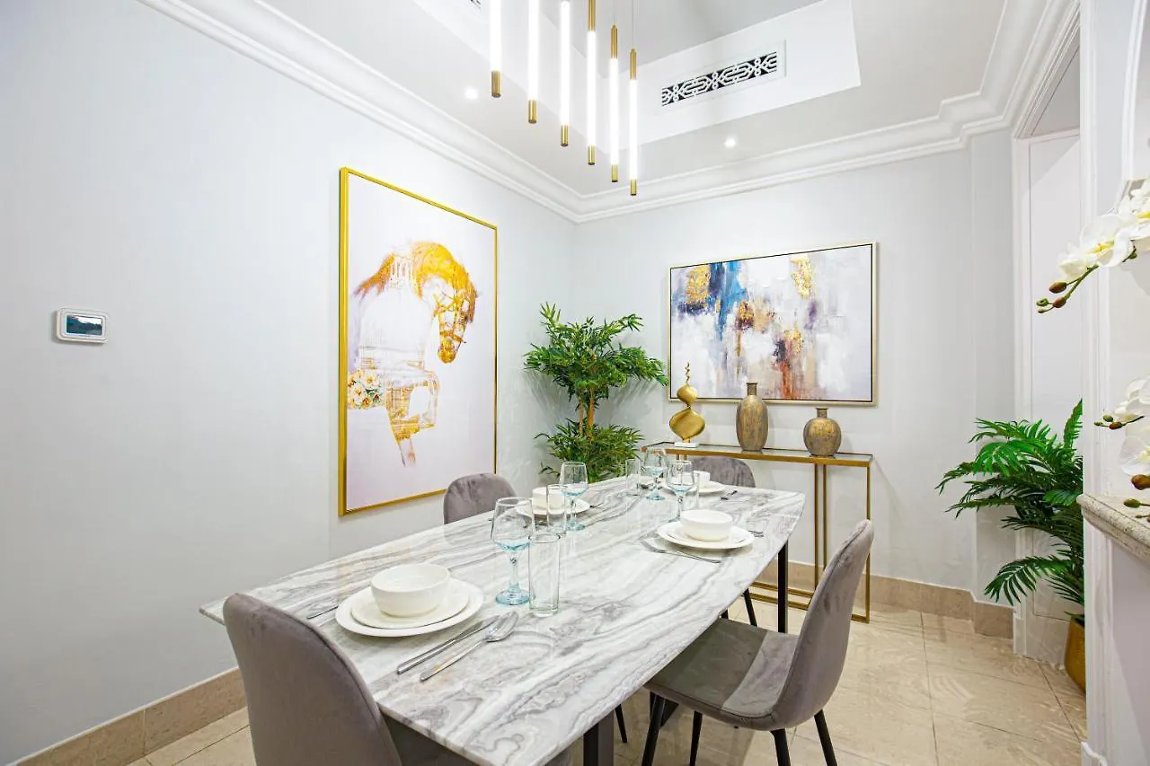 Luxurious 1 Bed -Connected To Dubai Mall Apartment