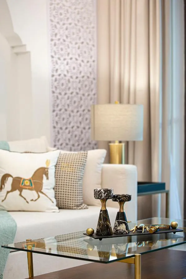 Luxurious 1 Bed -Connected To Dubai Mall Apartment